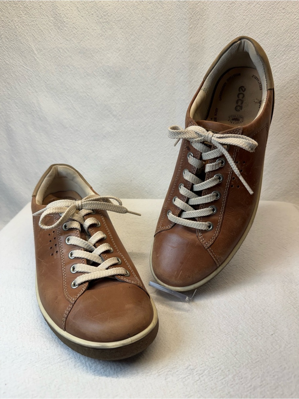 Metro women’s brown leather ECCO sneakers low-top lace-up streetwear manly vibe